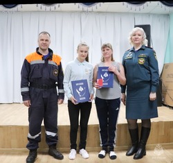 Школьнице из села Пензенское вручили медаль «За спасение погибающих на водах»