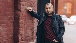 Певец с Сахалина Ярослав Сумишевский открыл сбор денег на перевоз медоборудования для жены