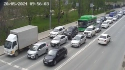 Водитель Toyota Land Cruiser протаранил два автомобиля в Южно-Сахалинске 