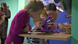 В «Сахалинском музее медведя» поставили аквариум с живыми лососями