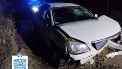 Toyota Premio опрокинулась в Томаринском районе