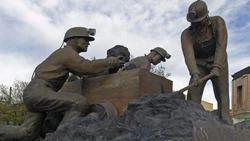 С Днем шахтера сахалинцев поздравили губернатор и мэр областного центра