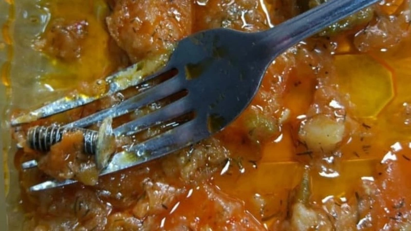 Обед с шурупом внутри продали в магазине Южно-Сахалинска