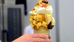 Фрик-шейк и похороны «Цезаря» - легендарный бармен дал мастер-класс на Сахалине