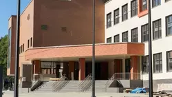 Сбор учащихся и родителей перед началом нового учебного года объявили в школе № 24 в Южно-Сахалинске