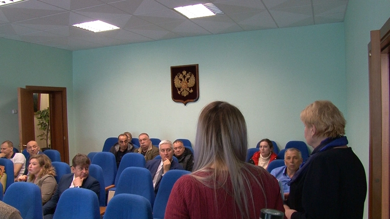 Простых жителей Охи выгнали с пресс-конференции мэра по ситуации с утками