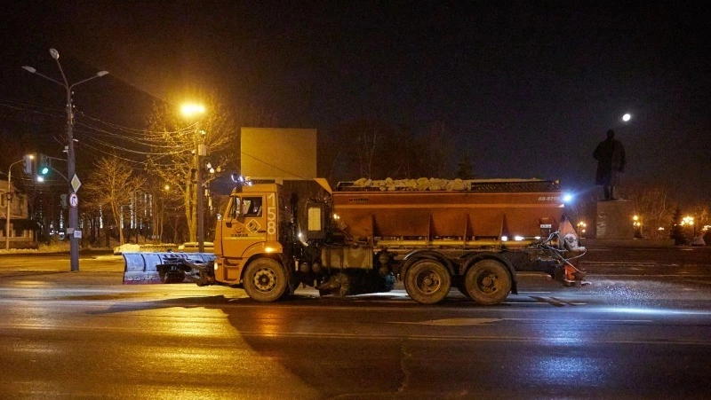 В Южно-Сахалинске усилили контроль за ликвидацией гололеда