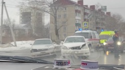 Пьяный водитель въехал в иномарку во время выезда со двора в Южно-Сахалинске