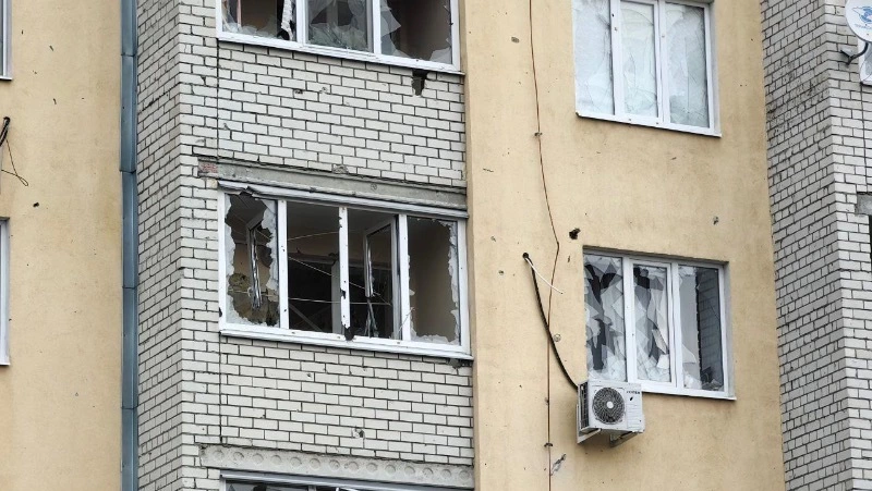 Два человека пострадали в Саратове в результате атаки БПЛА