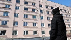 Всех студентов переселяют из общежития СахГУ, где двоих парней убило током