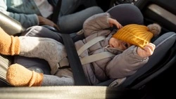 В России вступил в силу закон об увеличении штрафов за перевозку детей без автокресел