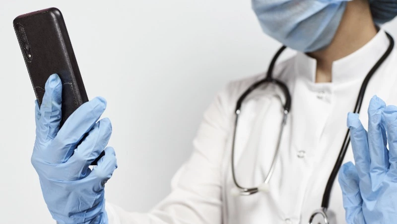 Запись к врачу на Сахалине теперь доступна и в мессенджере MAX 