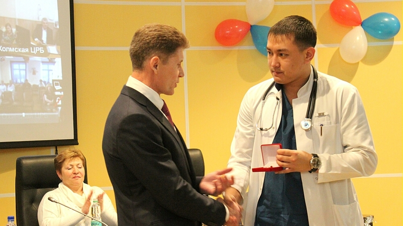 14 молодых врачей Южно-Сахалинска получили ключи от квартир