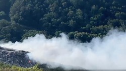 Появилось видео четырехдневного пожара на свалке в Холмске