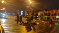 Водитель Toyota Corolla протаранил мопед ночью в Южно-Сахалинске
