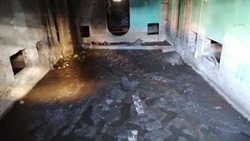 Вонь и грязь не дают покоя жильцам многоэтажки в столице Сахалина