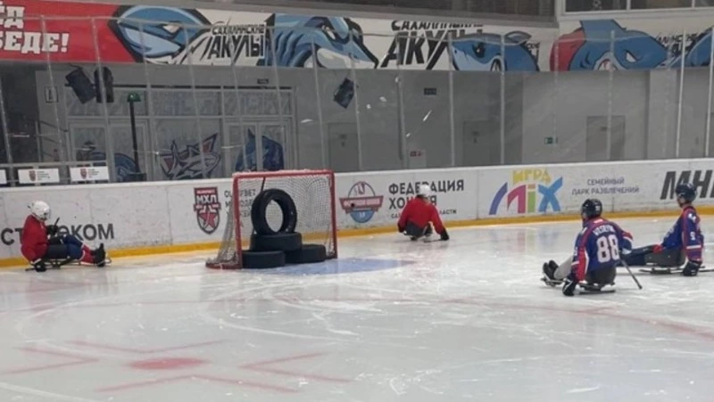 «Акулы» провели со «Львятами» тренировку по следж-хоккею перед выездом