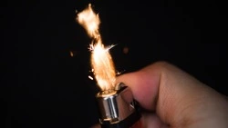 Госдума РФ запретила продажу баллончиков для заправки зажигалок детям