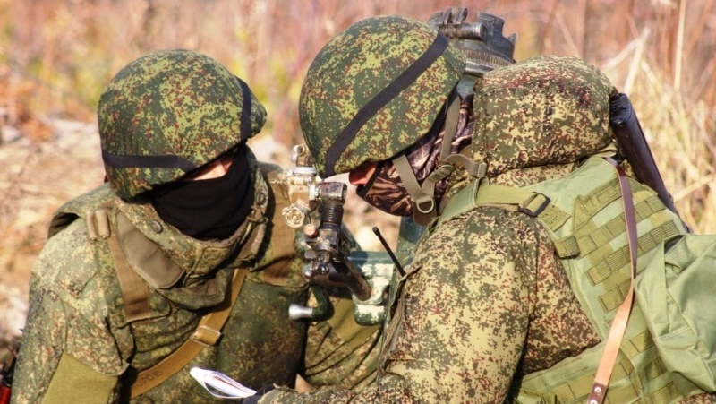 Мобилизованные жители Сахалина освоили стрельбу из гранатомета АГС-17 «Пламя»