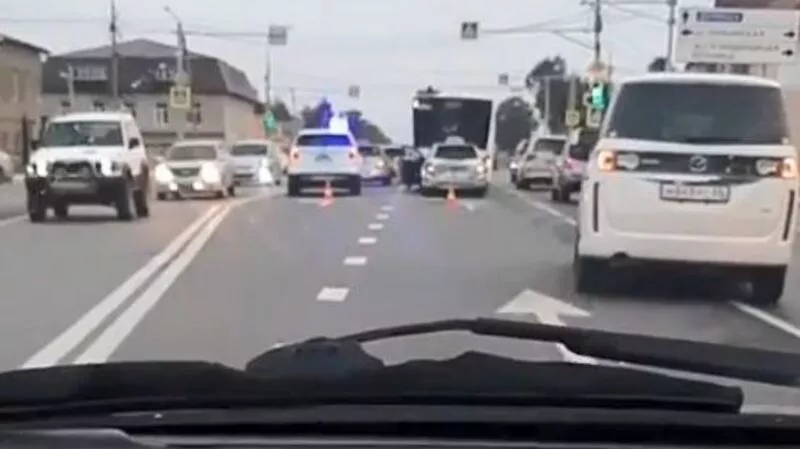 В Южно-Сахалинске пассажиры рейсового автобуса и такси попали в массовое ДТП