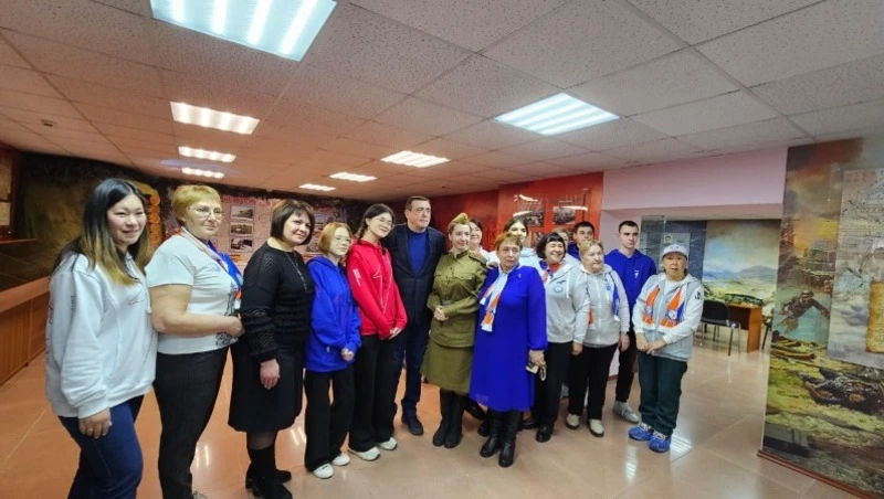 Валерию Лимаренко показали производство тактических браслетов в музее Смирных