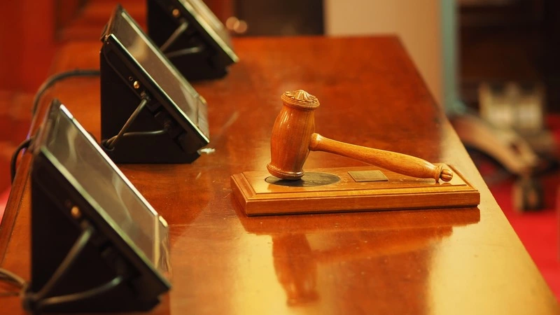 Суд рассмотрит дело сахалинца, похитившего инструменты для ремонта колес