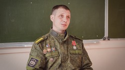 Ветеран СВО провел «Разговоры о важном» с учениками школы № 26 в Южно-Сахалинске