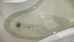 Жители Дальнего массово жалуются на желтую воду с осадком из кранов
