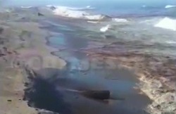 Возможный разлив нефти в море заметили на севере Сахалина