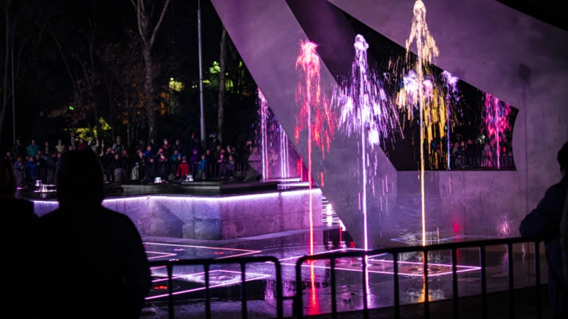 Светомузыкальный фонтан в Южно-Сахалинске включат после снятия коронавирусных запретов