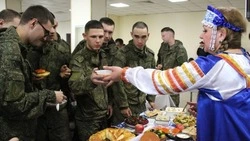 Военнослужащие ВВО приняли участие в фестивале народных блюд на Сахалине