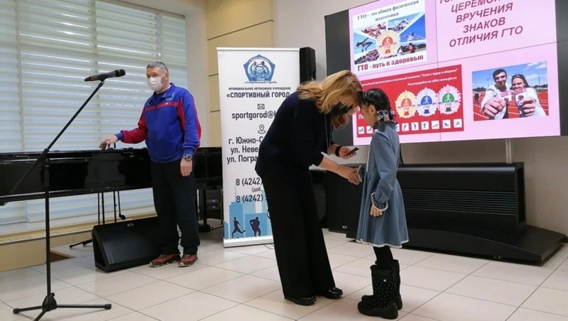Знак ГТО на груди у него: южносахалинцы получили долгожданные знаки отличия