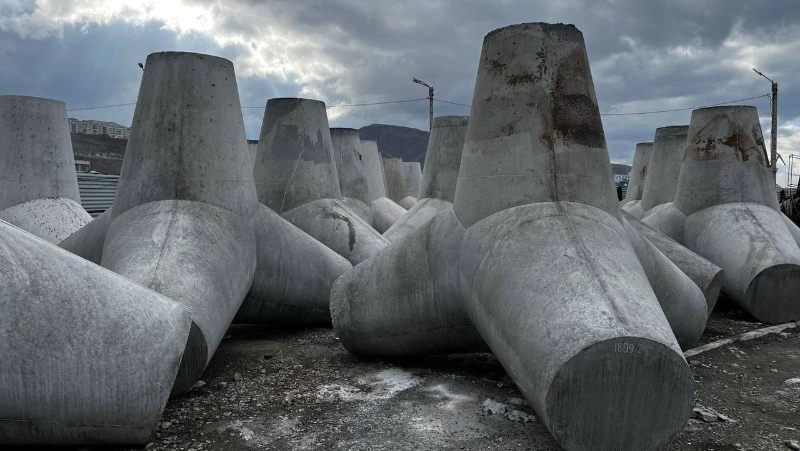 Порт Холмска закончит реконструкцию защитного мола в 2025 году