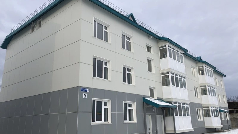 Курильчане переселяются в новое жилье из ветхого, построенного в 50-х годах прошлого века