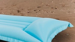 В Корсакове сотрудник ГИМС спас подростка, которого чуть не унесло в море на матрасе