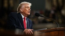 Трамп утверждает, что Иран запросил переговоры после атаки США