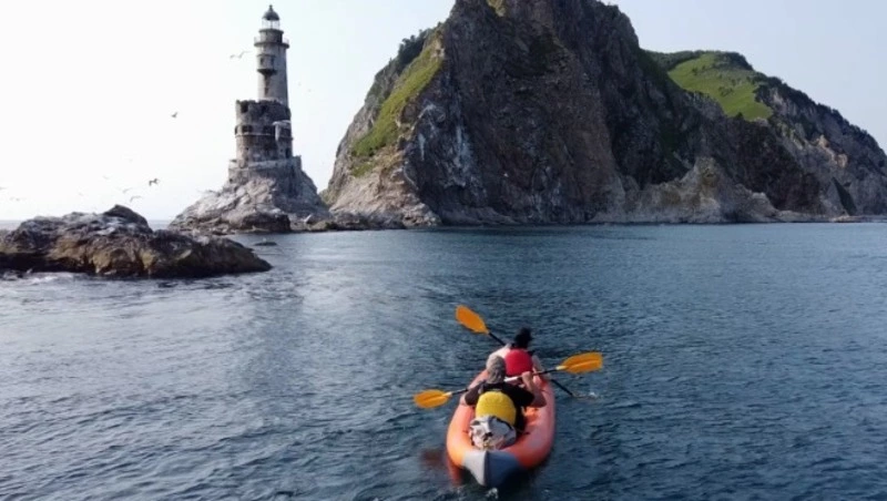 Путешествие на маяк Анива на байдарках с ночевкой. Уникальный маршрут на Сахалине!