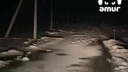 На Курильских островах затопило трассы и мосты из-за снегопада