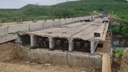 Мост через реку Новоселку в Томаринском округе поднимут для ремонта 