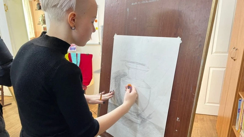 Дети исправят некрасивый фасад жилого дома в Холмске