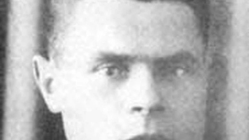 Первым ворвался в город