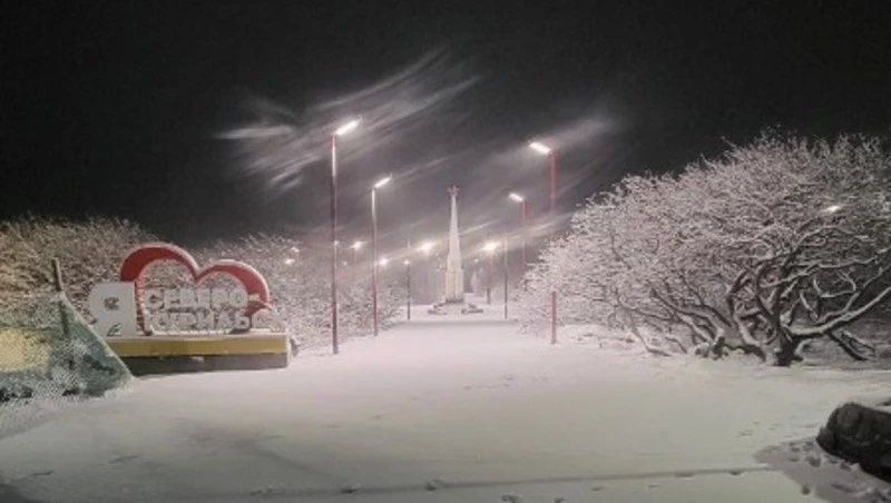 «Зима не уходит»: Северо-Курильск засыпало снегом 23 мая