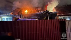Пожарные потушили частный дом в Южно-Сахалинске ночью 29 мая