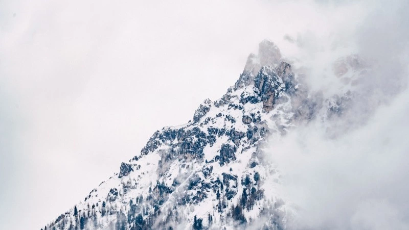 Жителей Долинского района предупредили о лавинной опасности