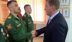 «Вы все знаете!»: Андрей Турчак наградил солдат 39-й мотострелковой бригады Сахалина