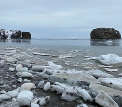 В бухте Тихой лед оторвало от берега. Ледопады недоступны 