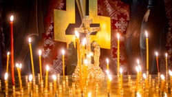 Пасху в Южно-Сахалинске встретили торжественной службой и крестным ходом 16 апреля