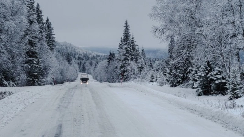 На Сахалине из-за метели полностью закрыли участки двух трасс