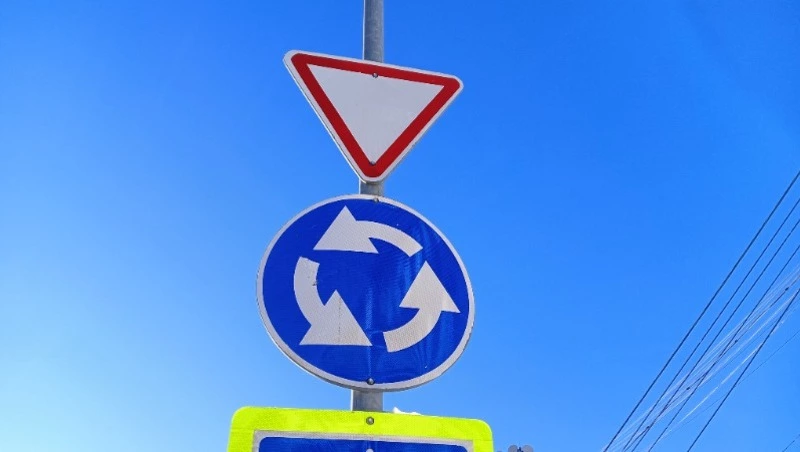 Исчезновение «колец» и «островков» на дорогах объяснили в мэрии Южно-Сахалинска