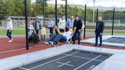 В городском парке Южно-Сахалинска оборудовали батутную и спортивную площадки